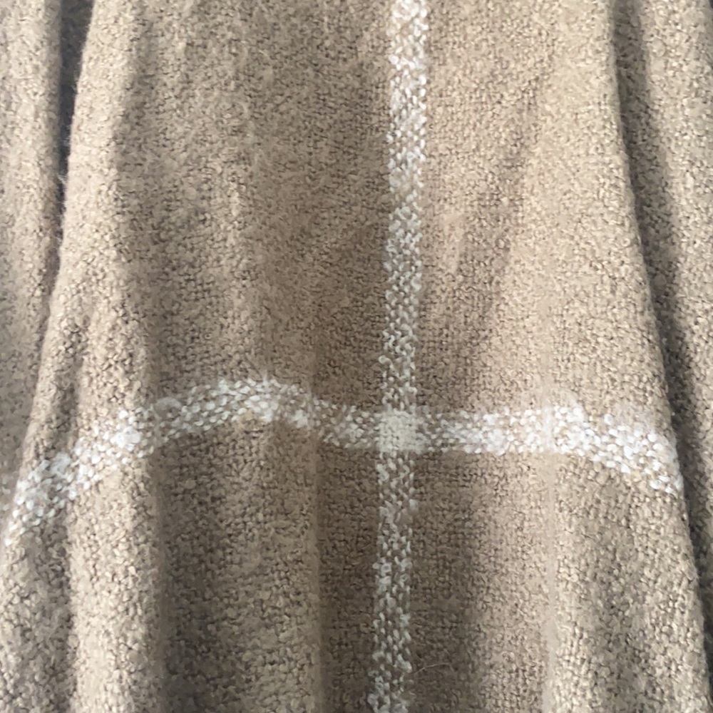 Poncho - Picture 3 of 5